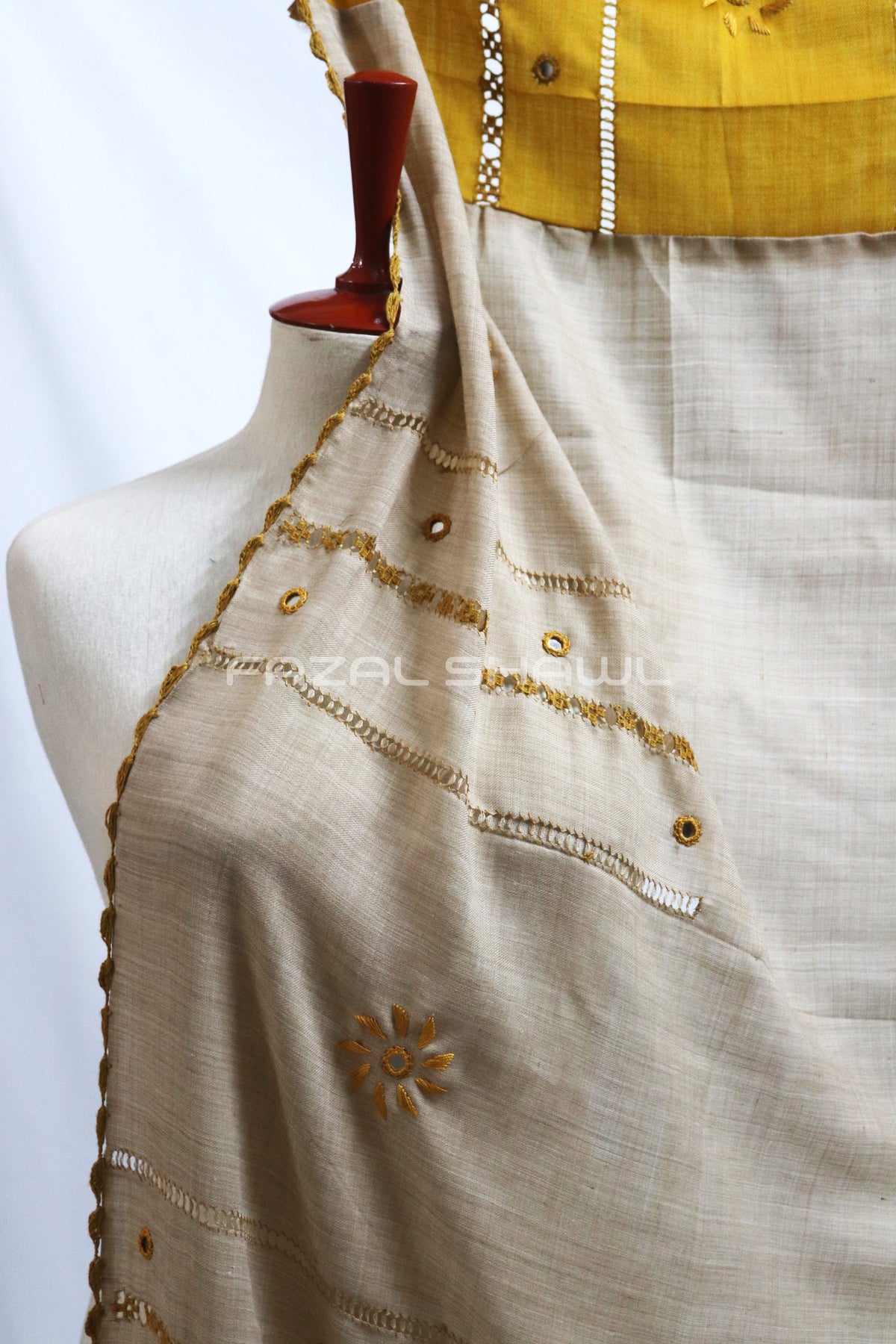 HANDWOVEN TARKASHI SHAWL